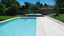 Arquitetura ausente: espelho para o reflexo da paisagem
