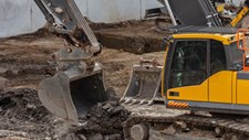 Construção com evolução positiva até março