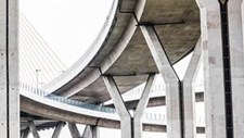 Curso na área de estruturas de edifícios e pontes