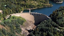 Descarregador de cheias complementar da barragem de Caniçada. Conceção e execução