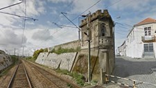 Desmontagem do mirante ferroviário da Madalena em Gaia em curso