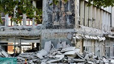 Edifícios de habitação em alvenaria de pedra e o sismo
