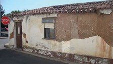 Modelação do Comportamento Sísmico de Construções de Taipa Para Fora do Plano
