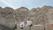 Transformar entulho de obra em novos materiais de construção