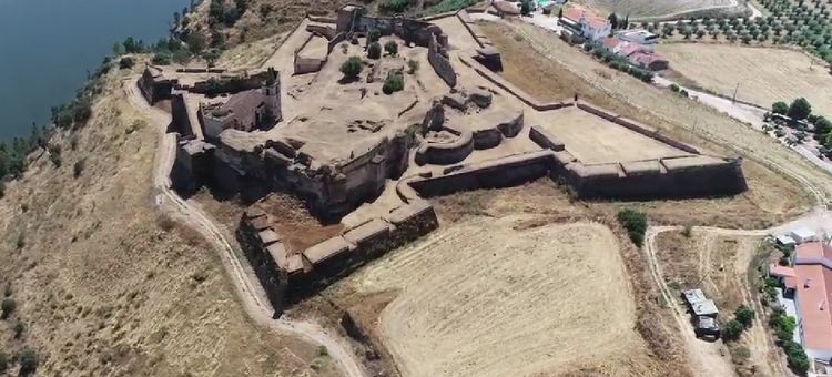 Conservação e restauro de estruturas em alvenaria e taipa