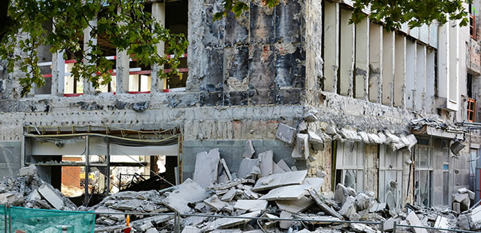 Edifícios de habitação em alvenaria de pedra e o sismo