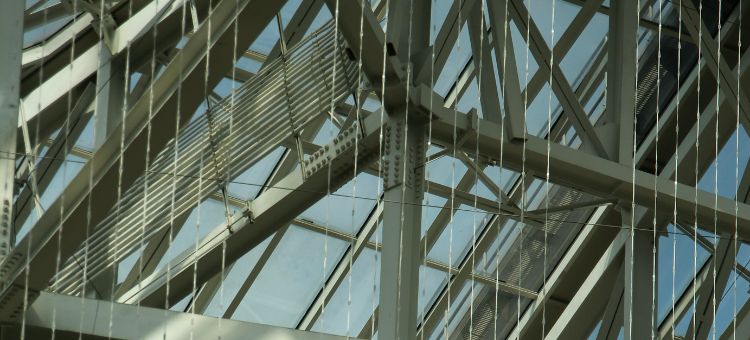 Colunas e vigas metálicas sujeitas a encurvadura lateral